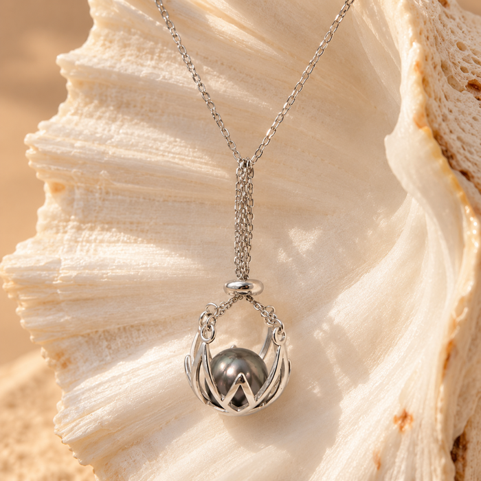 Elia Necklace